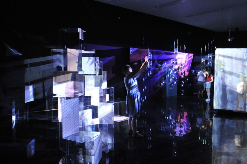 To wystawa, która buduje iluzję bycia w Tokio