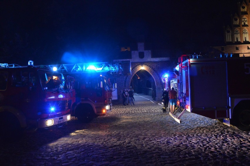 Malbork. Pożar na Zamku Wysokim [ZDJĘCIA]. Duże zadymienie w kościele NMP, "straty stosunkowo niewielkie"