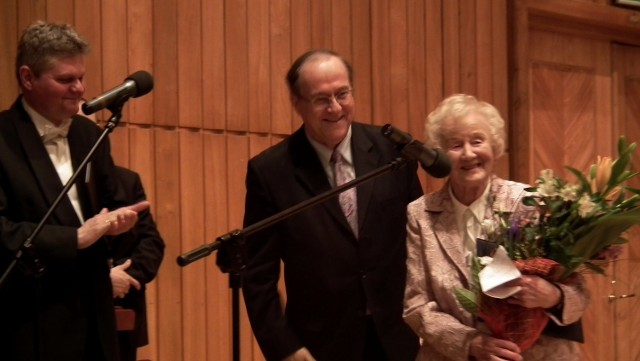 Ambasador Izraela w Polsce wręczył "Sprawiedliwej wśród narodów świata" Wandzie Hadrysiak honorowe obywatelstwo Izraela.