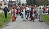 Niedziela Palmowa 2022 w Piotrkowie. Mieszkańcy wzięli udział w inscenizacji wjazdu Chrystusa do Jerozolimy ZDJĘCIA