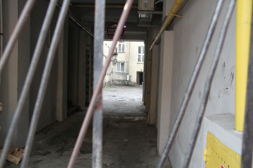 Młody mężczyzna próbował się powiesić w bramie w centrum Kielc!