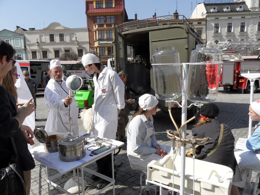 Na cieszyńskim rynku krew maturzystów lała się strumieniem