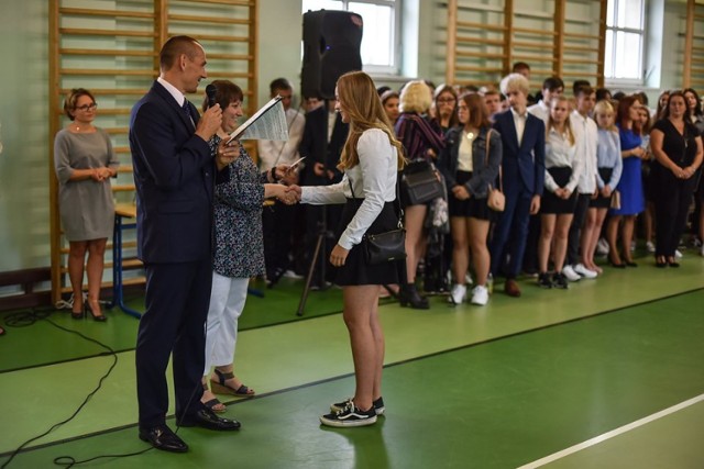 Rozpoczęcie roku szkolnego w II Liceum Ogólnokształcącym w Malborku. W tej szkole uczy się prawie 600 uczniów. Zainteresowanie naborem do pierwszych klas było bardzo duże.