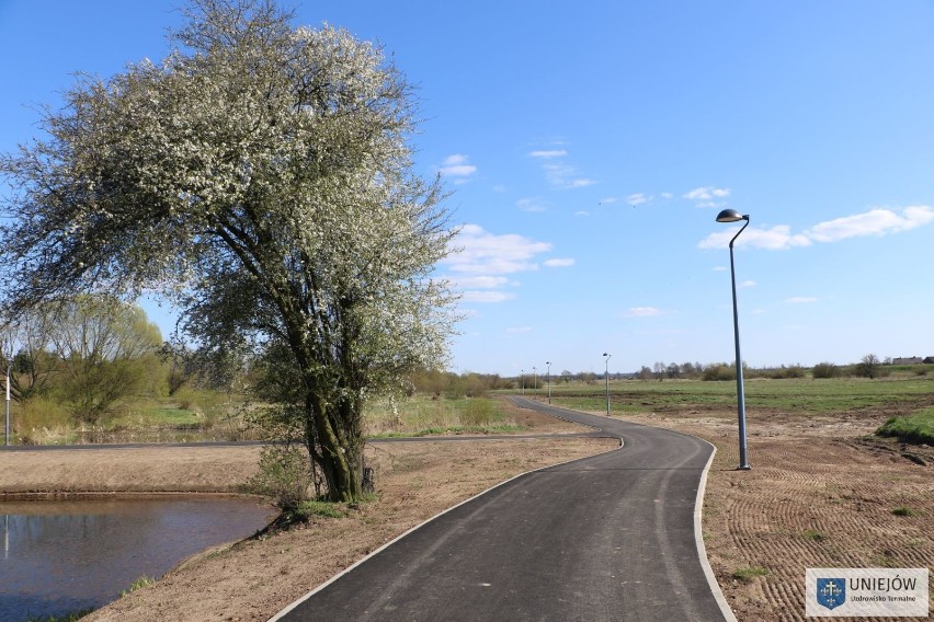 Bulwary nadwarciańskie w Uniejowie. Powstaje ścieżka pieszo-rowerowa (zdjęcia)