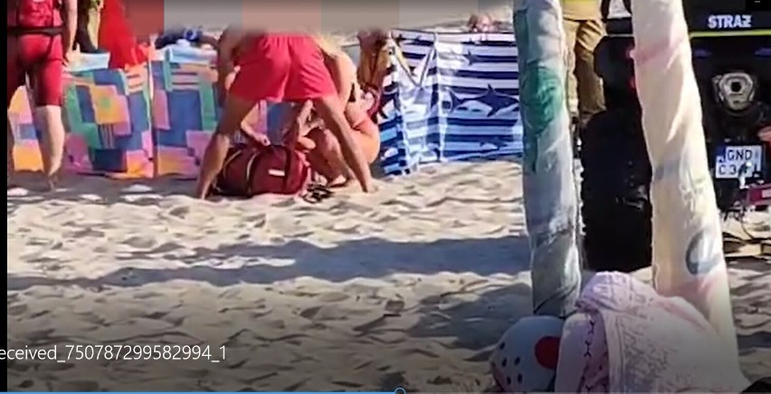 Mężczyzna zmarł na plaży w Stegnie, 13.08. 2022 r. Przyczyny śmierci. Co się stało? || Zdjęcia, wideo