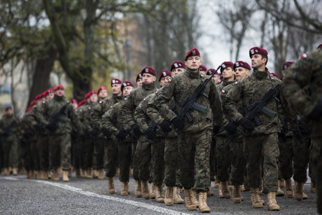 Kraków pożegnał żołnierzy przed misją w Kosowie