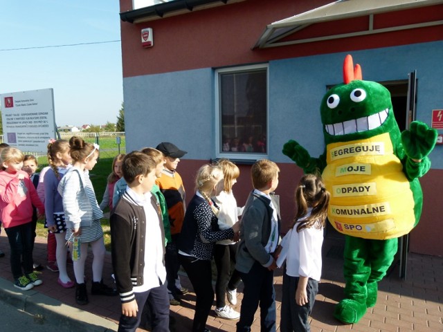 Uczą o śmieciach w Sieradzu. To dzięki edukacyjnej salce urządzonej w stacji przeładunkowej odpadów