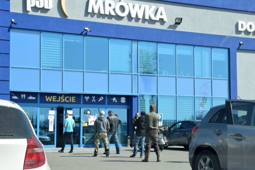 Staszów zmaga się z koronawirusem. We wtorek 7 kwietnia znów...