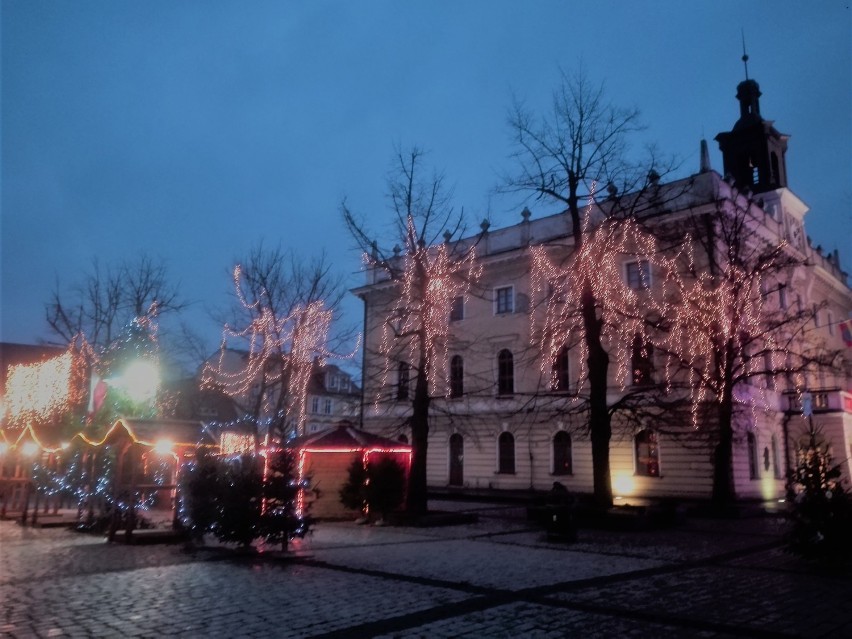 Rynek w Ostrowie Wielkopolskim w świątecznej odsłonie