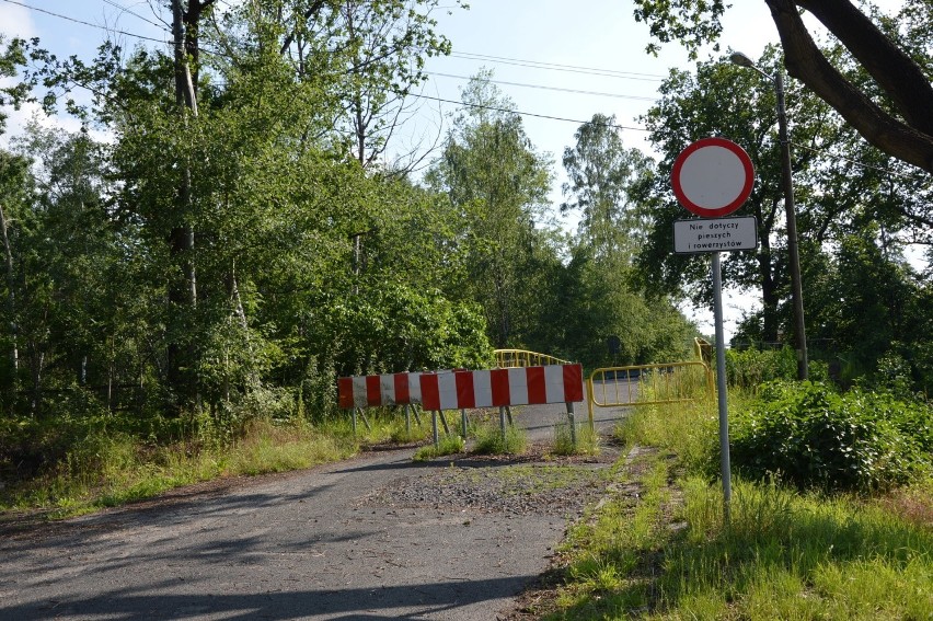 Most przy ul.Westerplatte w żarskich Kunicach zamknięty jest...