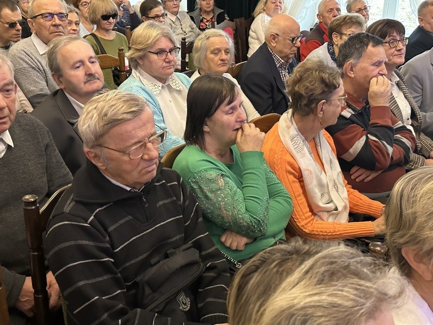 Wyjątkowe spotkanie osób niewidomych w Pałacyku Zielińskiego w Kielcach. Gościem wybitny amerykański działacz na rzecz niepełnosprawnych