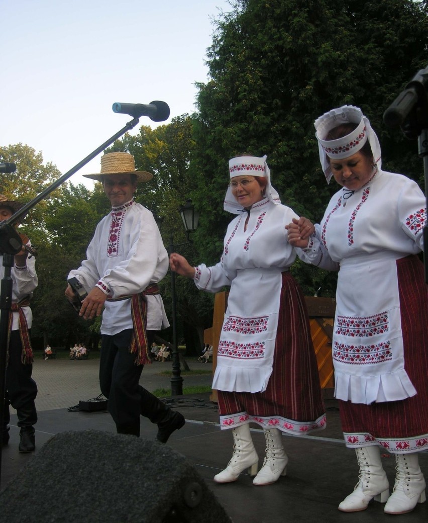 Zespół Ludowy Magdalinka z Kobrynia Fot. Jacek Sitkiewicz -...