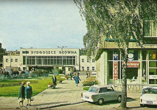 W okresie PRL-u w Bydgoszczy mieliśmy Plac Bohaterów Stalingradu oraz Plac Rewolucji Październikowej.

Przejdź dalej i zobacz, jak zmieniły się nazwy bydgoskich ulic, placów i rond >>>