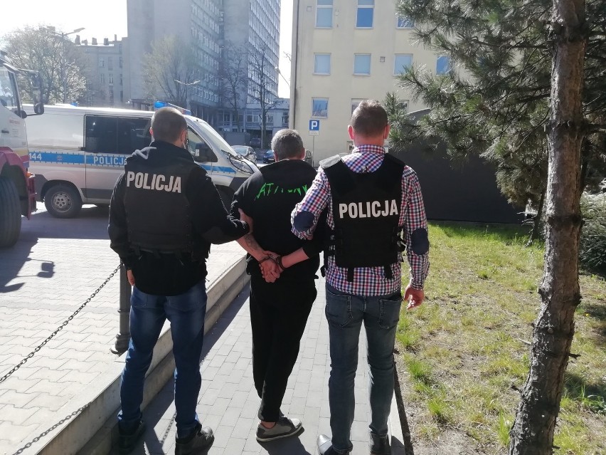 - Gdy policjanci przybyli na miejsce, dowiedzieli się od...