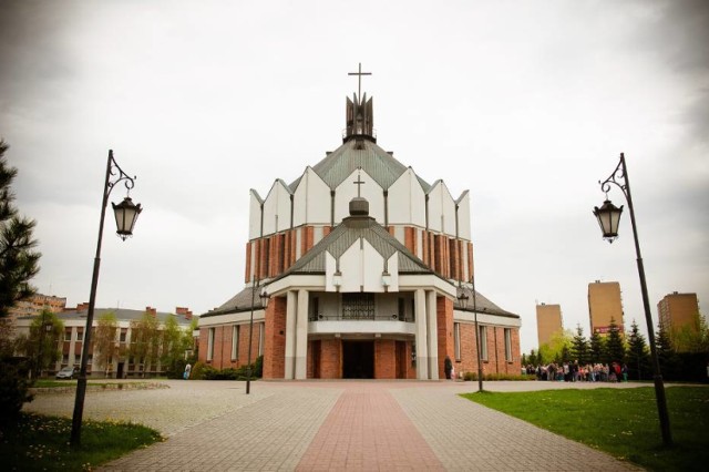 W sobotę błogosławieństwo pokarmów na placu przykościelnym w godzinach 10:00, 11:00, 12:00 i 13:00.