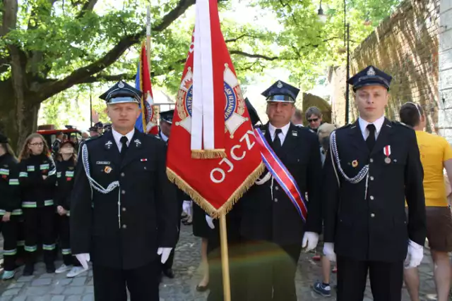Święto strażackie w gminie Łagów. Poczet sztandarowy OSP Jemiołów