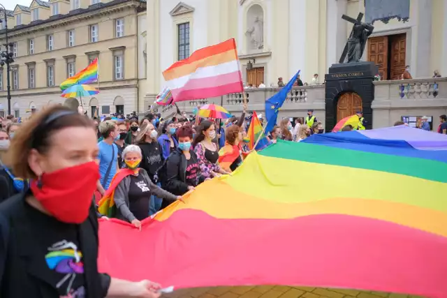 Protest przeciwko nienawiści wobec osób LGBT na ulicach Warszawy