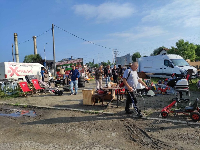 Przy ul. Węgierskiej 201 w Nowym Sączu co niedzielę odbywa...