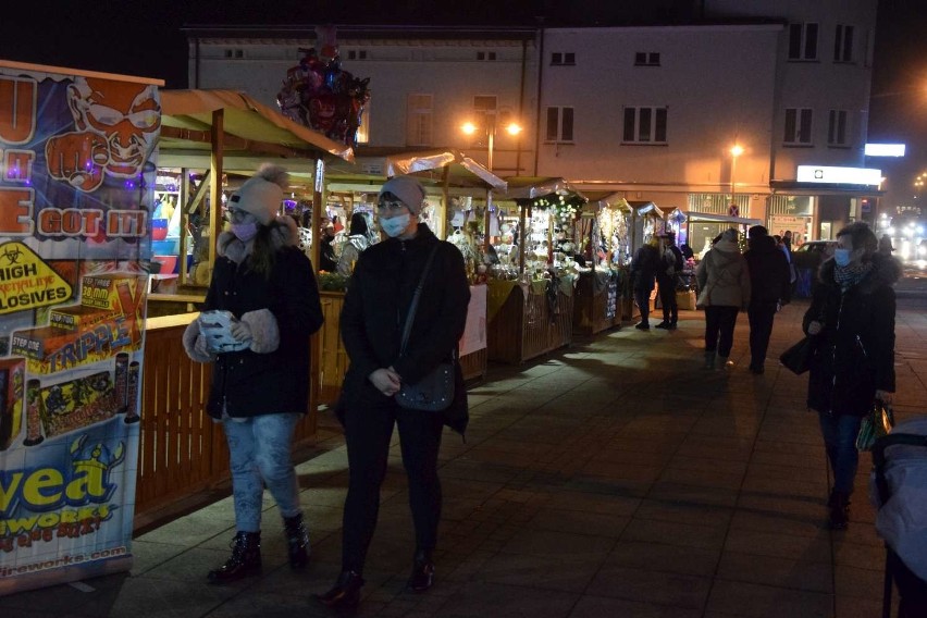 Jarmark Bożonarodzeniowy 2020 w Wągrowcu. Na Rynku stanęło świąteczne miasteczko