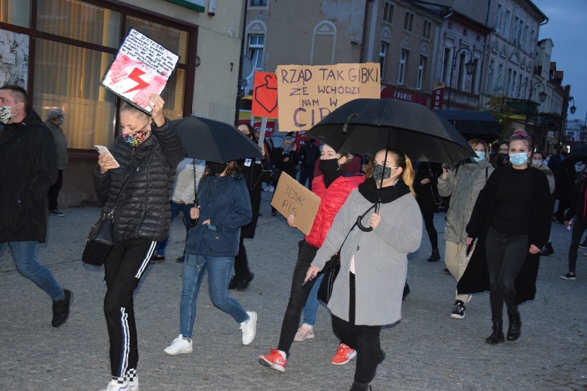 Fotorelacja z protestu kobiet w Żninie 26.10.2020