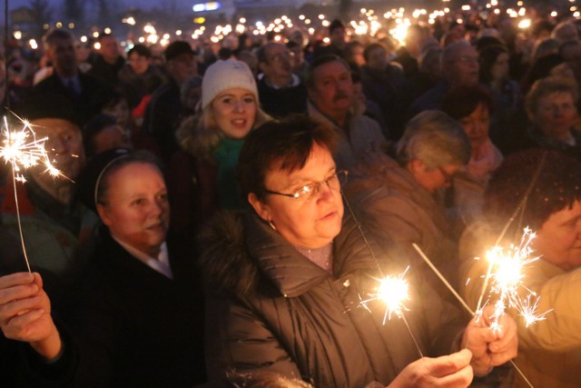 Organizatorzy szacują, że w ubiegłym roku szczepanowickie Betlejem odwiedziło około 20 tys. osób. W drugi dzień świąt, jak co roku, odbędzie się tu 18. Opolskie Kolędowanie. Gdy zabrzmi „Cicha noc” rozbłyśnie 4 tys. zimnych ogni.