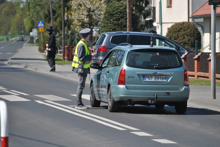 Wielkanocne zwyczaje. Siwki przeszły przez Chobienice