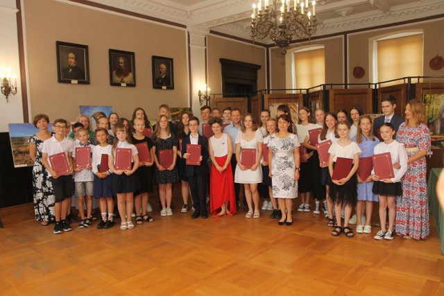 Najzdolniejsi uczniowie z chełmińskich dostali nagrody burmistrza
