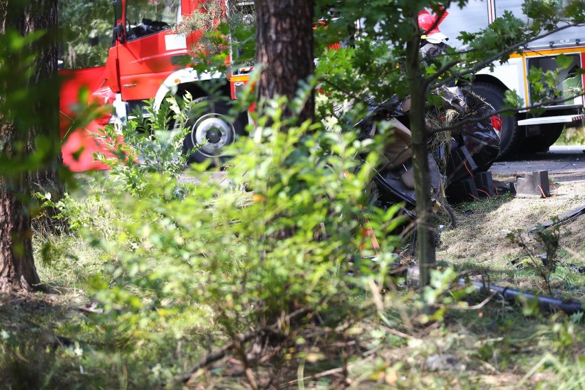 Tragedia na drodze w Stalowej Woli. Nie żyje dwóch młodych mężczyzn