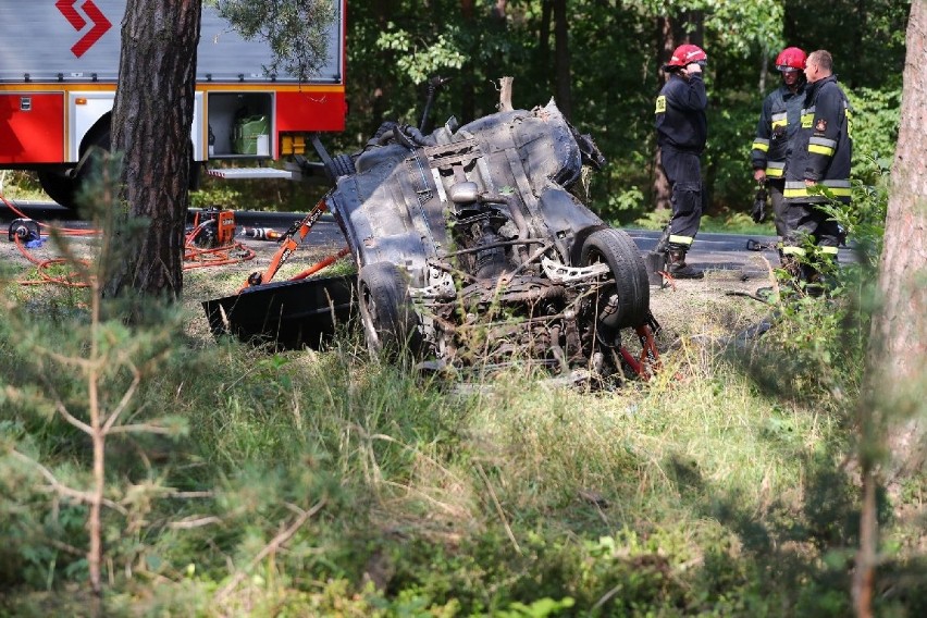 Tragedia na drodze w Stalowej Woli. Nie żyje dwóch młodych mężczyzn