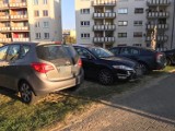 Głogów: Mistrzowskie parkowanie na osiedlowej uliczce