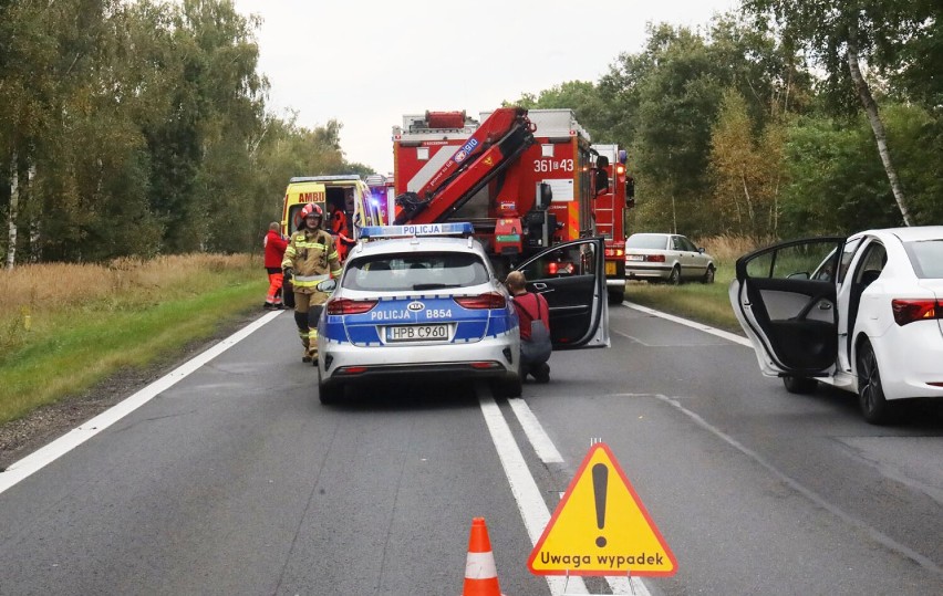 Wypadek za Prochowicami, droga zablokowana w obu kierunkach