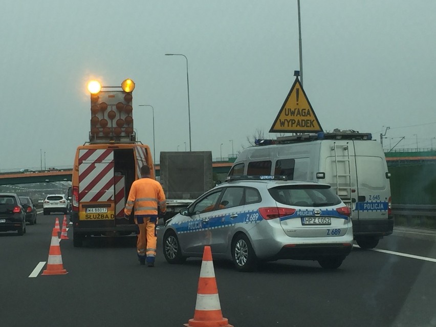 Wypadek na S79. Zderzyły się trzy samochody. Korki przy...