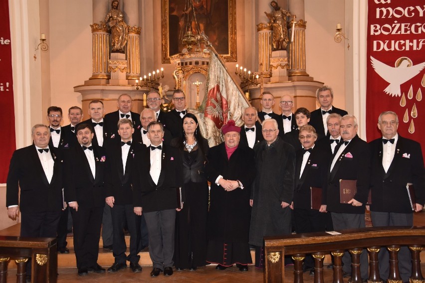 Koncert z okazji 110-lecia chóru Moniuszko w kościele św. Floriana w Żninie [zdjęcia, wideo]