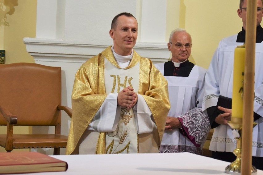 Uroczystość oficjalnego objęcia parafii Parkowo i Słomowo przez nowego proboszcza