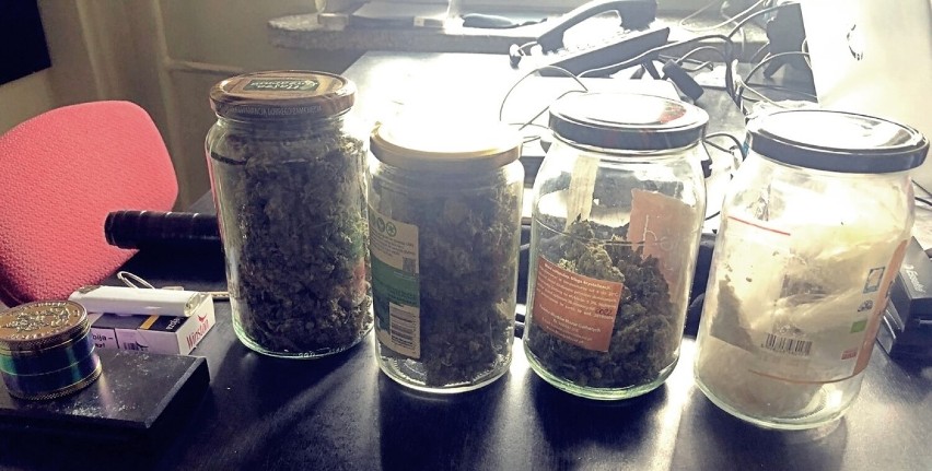 Pół kilograma narkotyków - amfetaminy i marihuany - w mieszkaniu 22-latka! ZDJĘCIA
