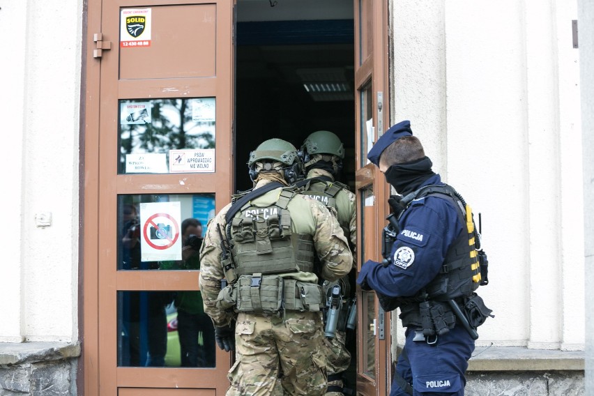 Kraków. Antyterroryści wkroczyli do hali TS Wisła [ZDJĘCIA, WIDEO]