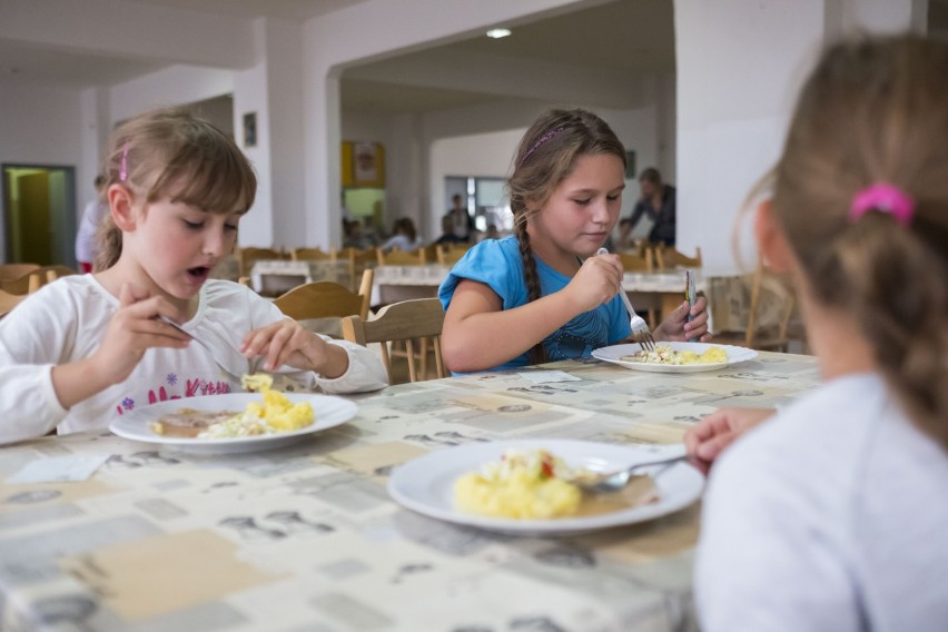 Niestety nieuczciwe firmy nie tylko trują uczniów i...