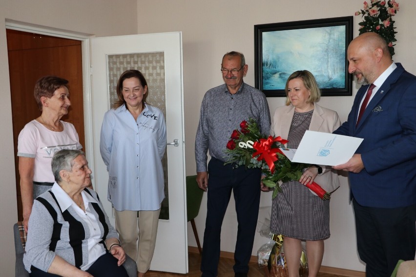 Pani Kazimiera Dobroń świętowała jubileusz 90. urodzin. Wszystkiego najlepszego! 