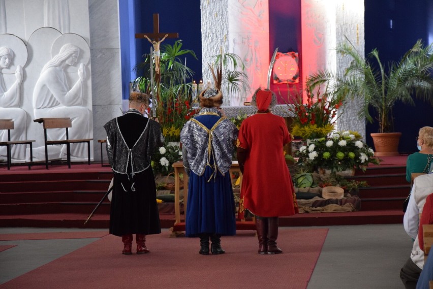 Relikwie św. Maksymiliana Kolbe trafiły do kościoła w Sokółce. Relikwiarz niósł sam poseł 