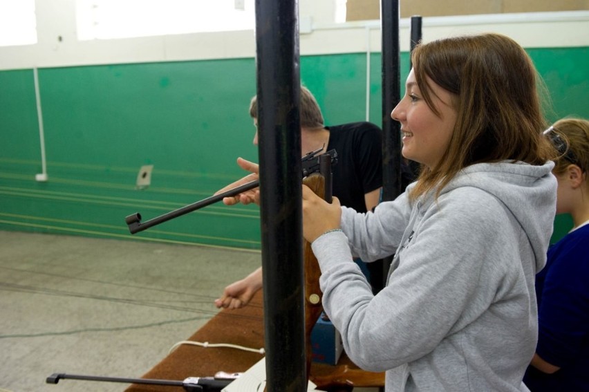 Tarnow: wakacje z Pałacem Młodzieży - zajęcia na strzelnicy sportowej [ZDJĘCIA]