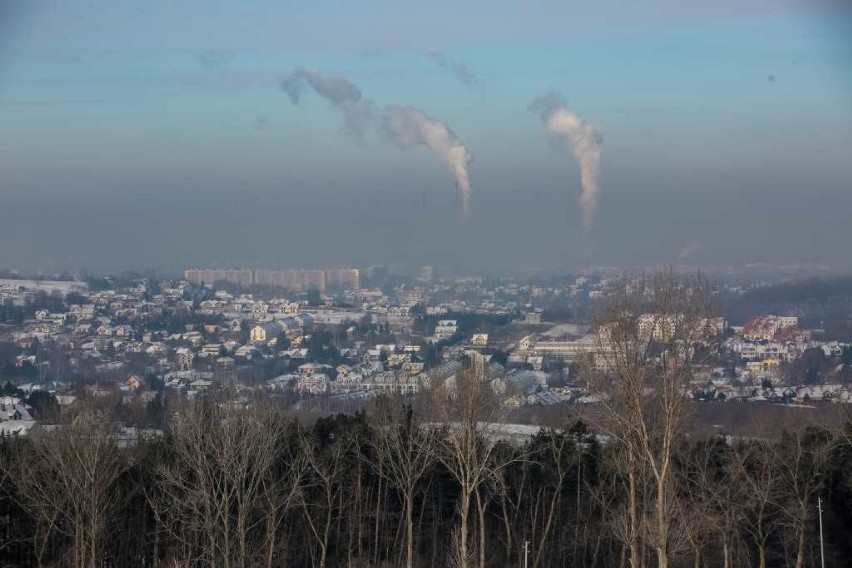 Zimowy weekend w Krakowie: silny mróz, smog, pęknięte rury i awarie 