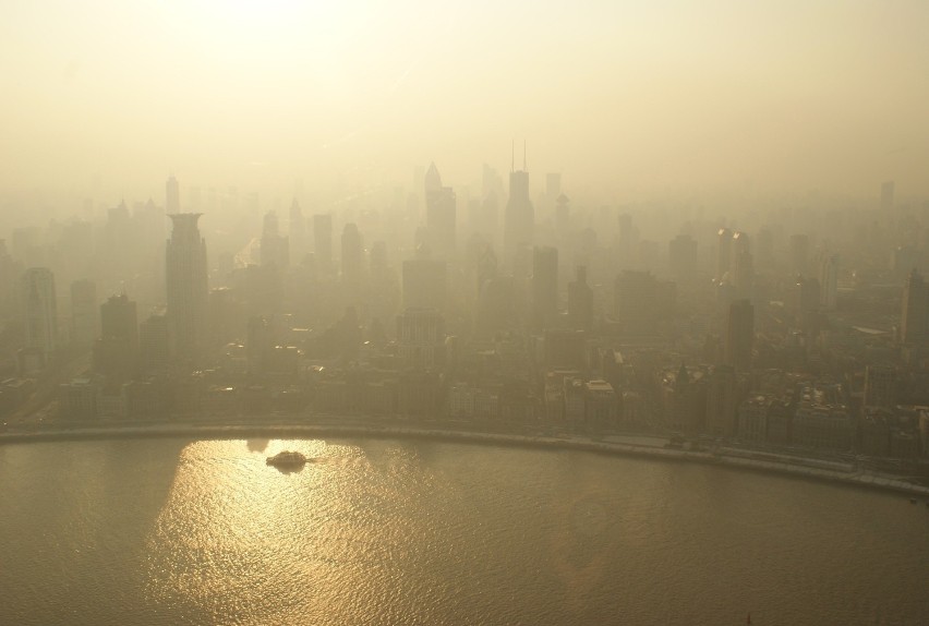 Miejski smog często bywa mylony z mgłą – ta jednak nie...