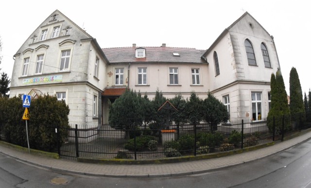 W budynku przy ul. Moniuszki w Otyniu przedszkole działało jeszcze przed wojną i po wojnie. To siedziba zakonu, oddana do użytku w 1895 roku