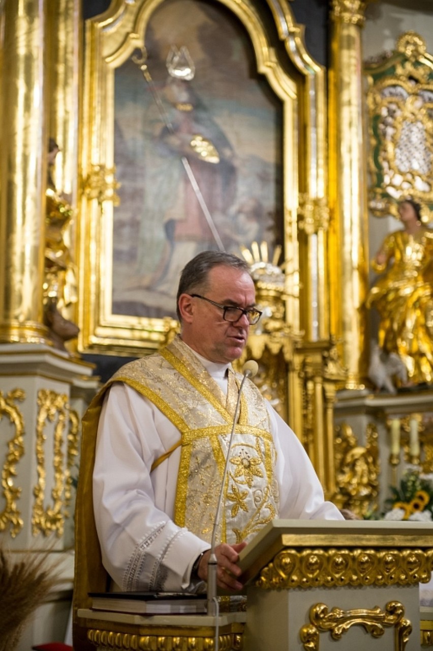 Rolnicy z powiatu bocheńskiego dziękowali za tegoroczne plony. Zdjęcia z dożynek w Bochni