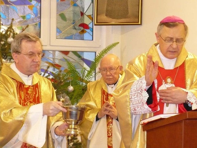 Kaplicę poświęcił biskup Edward Dajczak