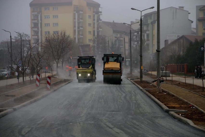 Kończą remont Alei Jana Pawła II w Starachowicach. Mieszkańcy osiedla Południe już zgłaszają usterki