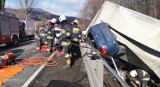 Groźny wypadek. Tir przygniótł auto, w środku kobieta (ZDJĘCIA)