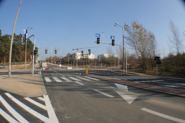 Na skrzyżowaniu Sosnowej, Kaznowskiego i Skowieszyńskiej powstała sygnalizacja świetlna.