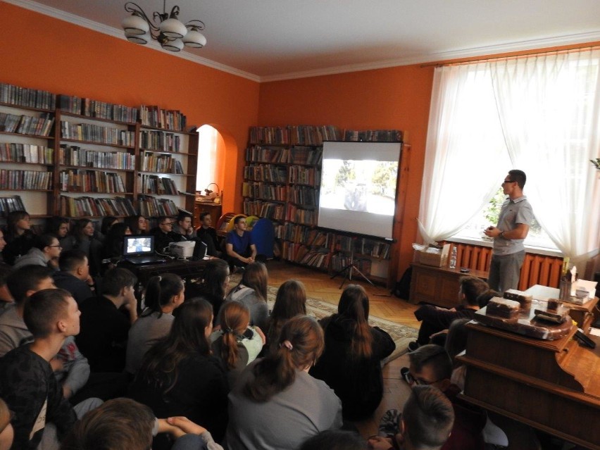 Pruszcz Gdański: Czarnobyl i Fukushima - spotkanie młodzieży z podróżnikiem Tomaszem Ilnickim [ZDJĘCIA]