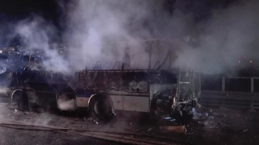 Wypadek w Rudnikach na DK 91: Pożar autobusu po zderzeniu z citroenem [ZDJĘCIA]